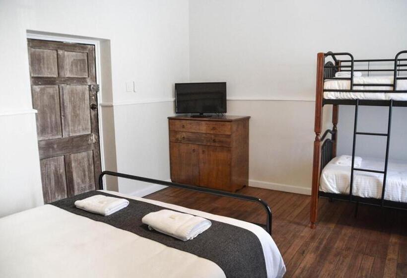 חדר משפחתי, George Iv Inn