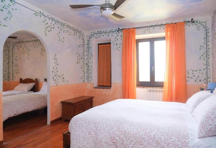 חדר משפחתי, Casale Beatrice Degli Ulivi