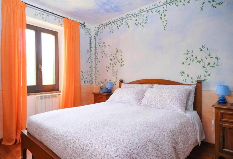 חדר משפחתי, Casale Beatrice Degli Ulivi