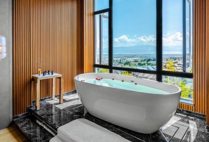 Номер Стандарт Вид на Море, Maree