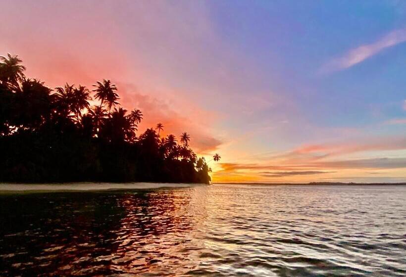 オーシャンビューデラックスルーム, Pinang Island Private Island Sea View Bungalows