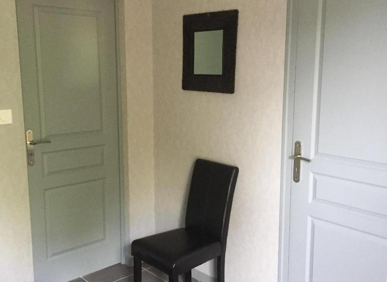 标准间, Studio Charleston