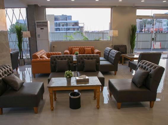 غرفة قياسية حمام مشترك, الراحه للشقق المخدومة