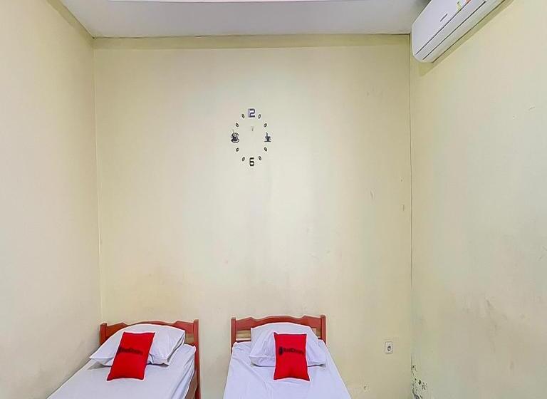 Номер Deluxe, Reddoorz At Wahidin Street Cirebon