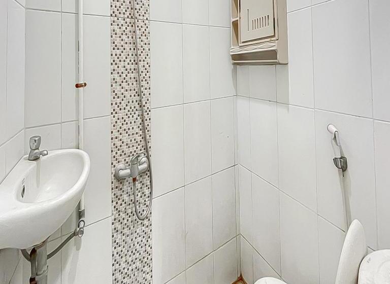 غرفة قياسية, Reddoorz At Wahidin Street Cirebon