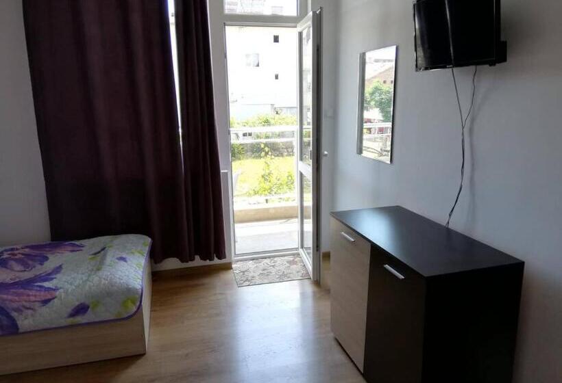 غرفة عائلية, къща за гости пердика