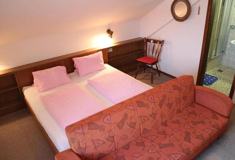 Апартаменты 2 Спальни с Балконом, Ferienwohnungen Kraker