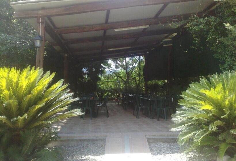 غرفة قياسية رباعية, Agriturismo La Calabrisella