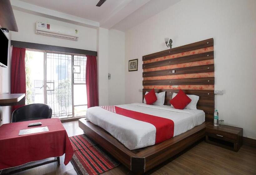 اتاق لوکس سه تخته, Oyo Hotel Arawali Inn