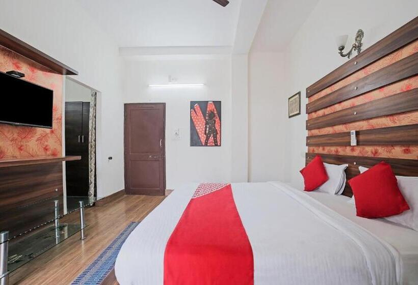 اتاق لوکس سه تخته, Oyo Hotel Arawali Inn