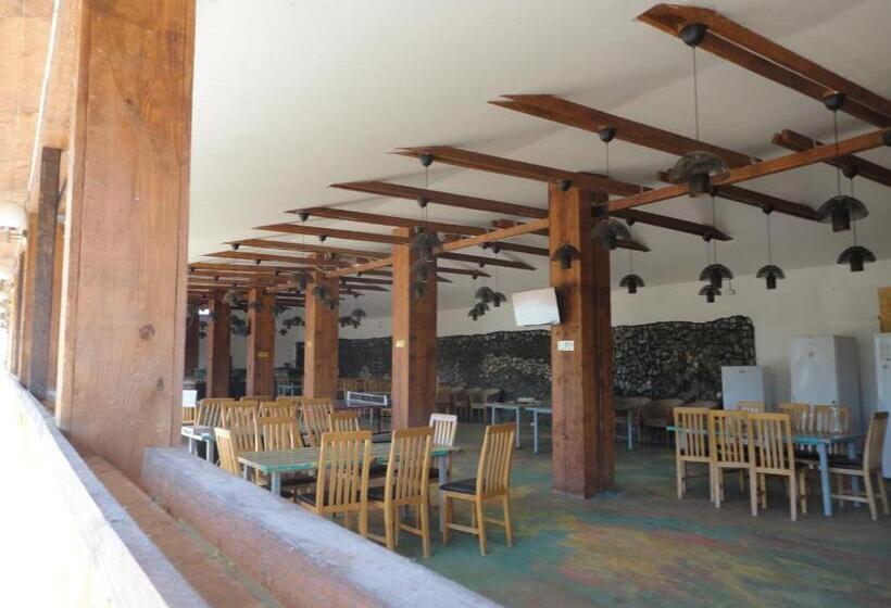 غرفة قياسية ثلاثية, Greenstone Land   Corbu