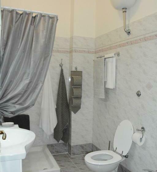 Camera Tripla Standard, B&b Huguette