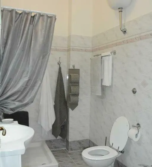 Camera Tripla Standard, B&b Huguette