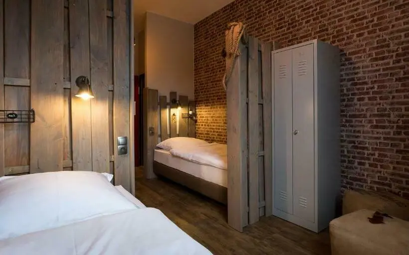 ルームシェアのワンベッド, Heimathafen Hostel