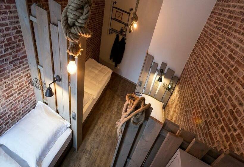 تختخواب در اتاق مشترک, Heimathafen Hostel