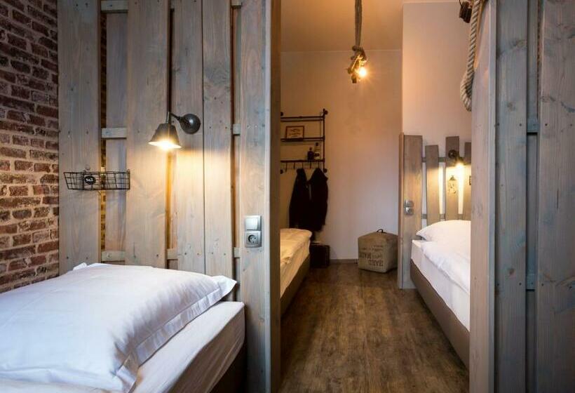 تختخواب در اتاق مشترک, Heimathafen Hostel