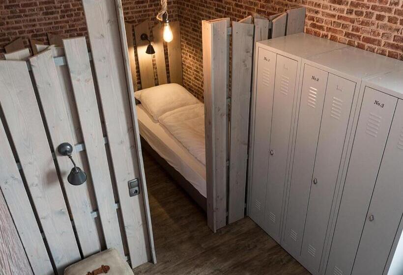تختخواب در اتاق مشترک, Heimathafen Hostel