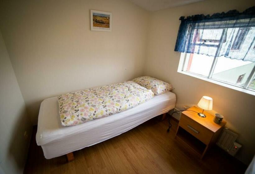 اتاق استاندارد یک تخته با سرویس بهداشتی مشترک, árbót Hostel