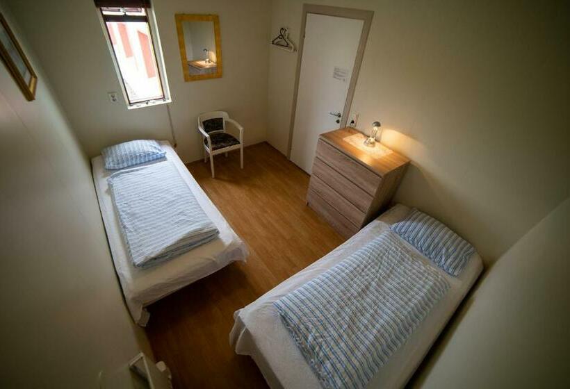 اتاق استاندارد با سرویس بهداشتی مشترک, árbót Hostel