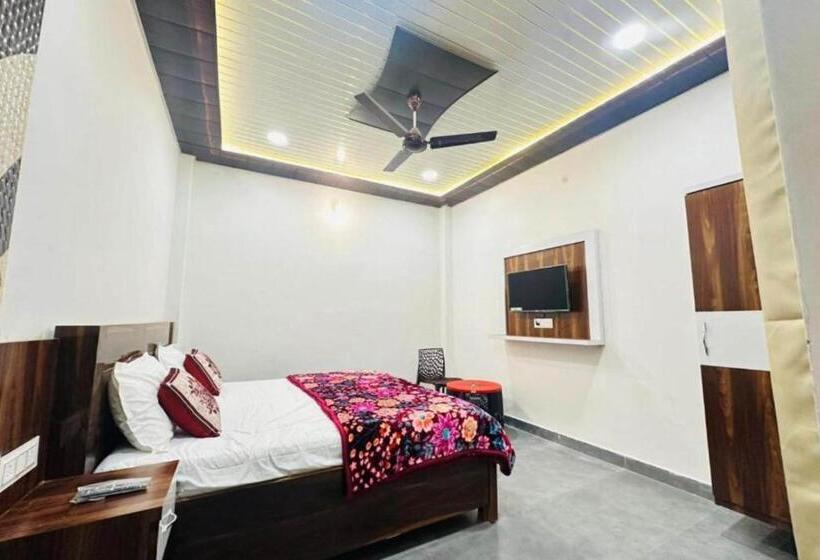 Quarto Estandar, Ram Krishna Palace Ayodhya   Near Shree Ram Temple And Hanuman Garhi   Comfortable Stay