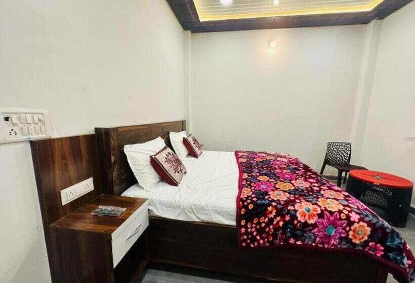Quarto Estandar, Ram Krishna Palace Ayodhya   Near Shree Ram Temple And Hanuman Garhi   Comfortable Stay