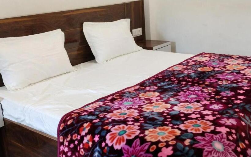 デラックストリプルルーム, Ram Krishna Palace Ayodhya   Near Shree Ram Temple And Hanuman Garhi   Comfortable Stay