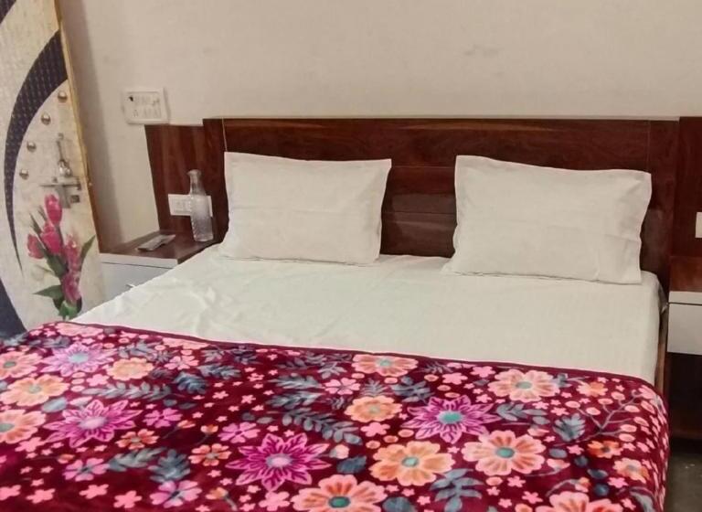 デラックストリプルルーム, Ram Krishna Palace Ayodhya   Near Shree Ram Temple And Hanuman Garhi   Comfortable Stay