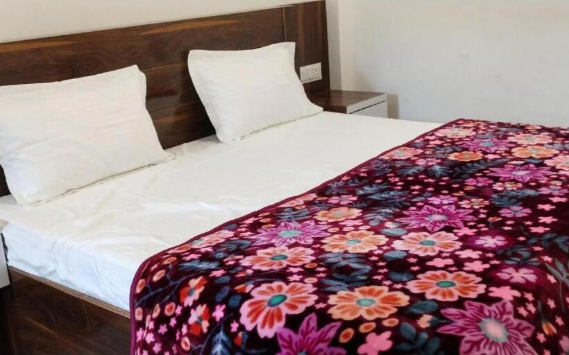 Quarto Deluxe, Ram Krishna Palace Ayodhya   Near Shree Ram Temple And Hanuman Garhi   Comfortable Stay