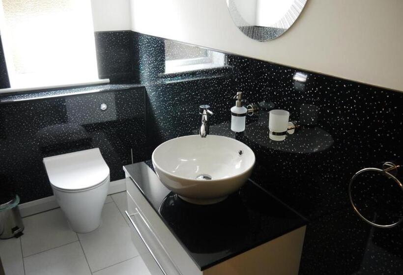 מיטת קינג בסוויטה, Heathwood