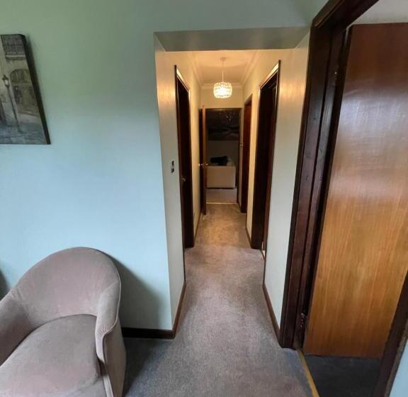 מיטת קינג בסוויטה, Heathwood