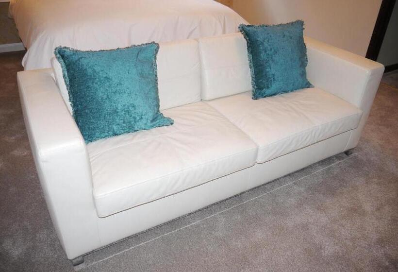 מיטת קינג בסוויטה, Heathwood