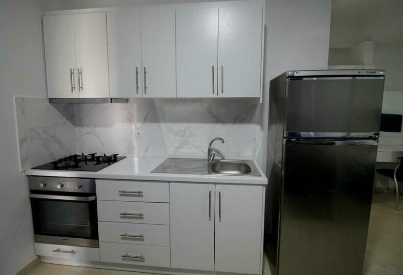 ファミリーステューディオ, Vila Kapllani