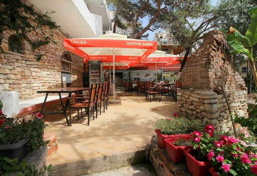 ファミリーステューディオ, Vila Kapllani