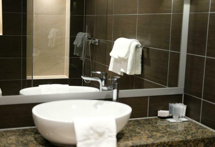 غرفة قياسية ثلاثية, Levell