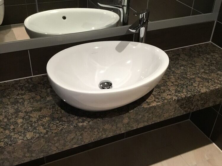 غرفة قياسية رباعية, Levell