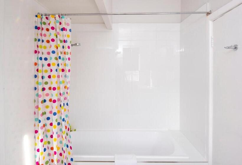 Семейный Номер, Mowbray