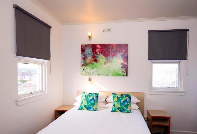 חדר משפחתי, Mowbray