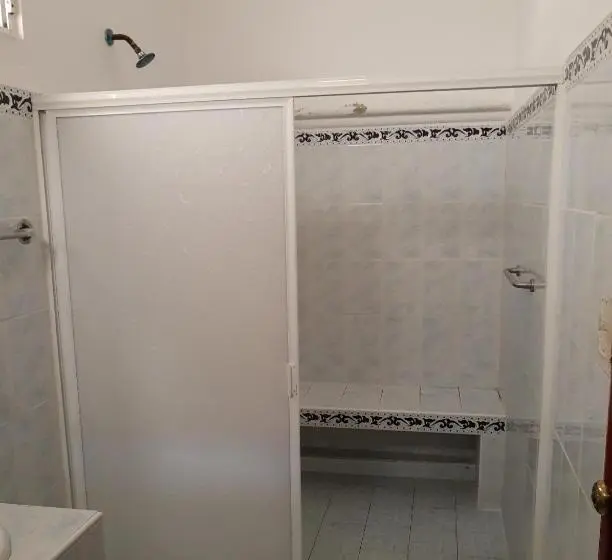 Standard Kolmen Hengen Huone, Posada Escarcega
