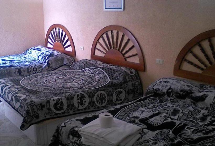غرفة قياسية ثلاثية, Posada Escarcega