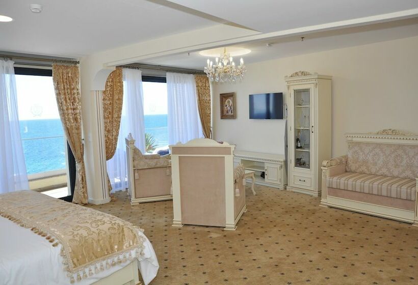 سوئیت پریمیوم, Santa Cruz Boutique