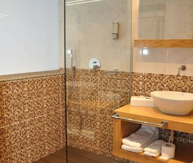 سوئیت پریمیوم, Santa Cruz Boutique