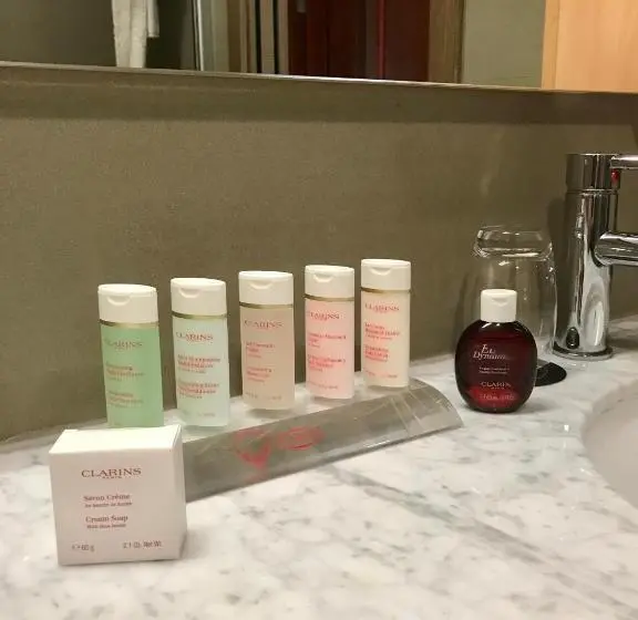 سوییت با چشم‌انداز استخر, Pefaco Hotel Maya Maya