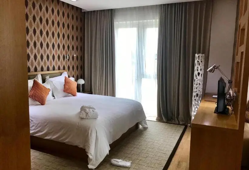 سوییت با چشم‌انداز استخر, Pefaco Hotel Maya Maya