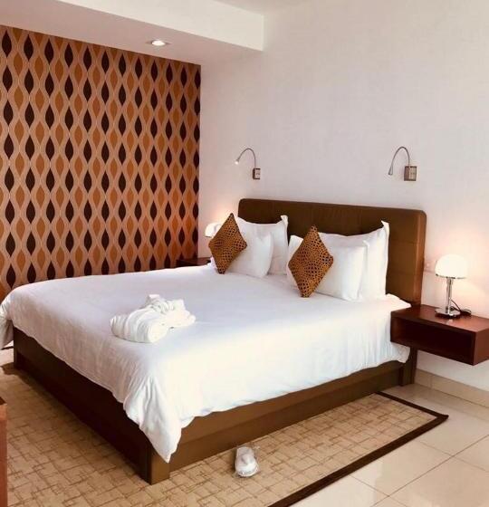 سوییت لوکس, Pefaco Hotel Maya Maya