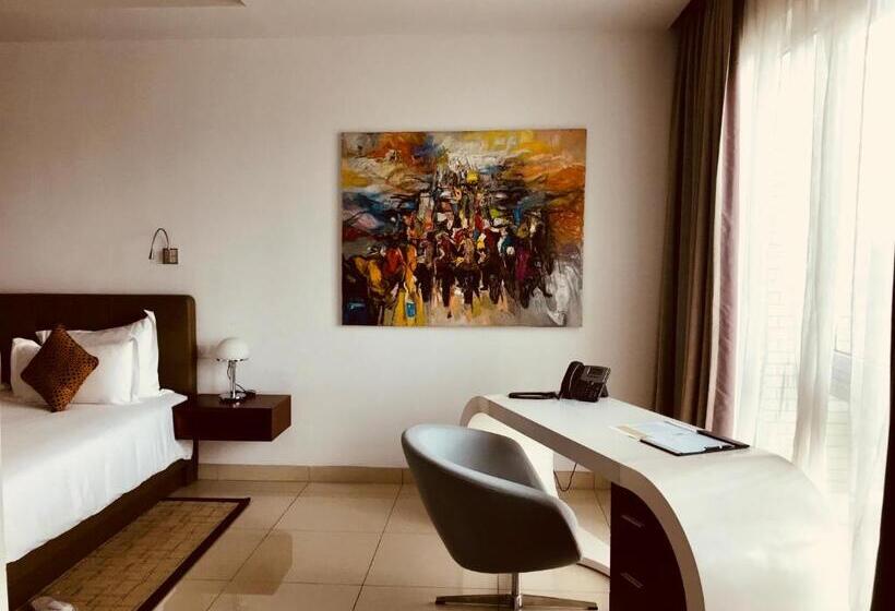 سوییت لوکس, Pefaco Hotel Maya Maya