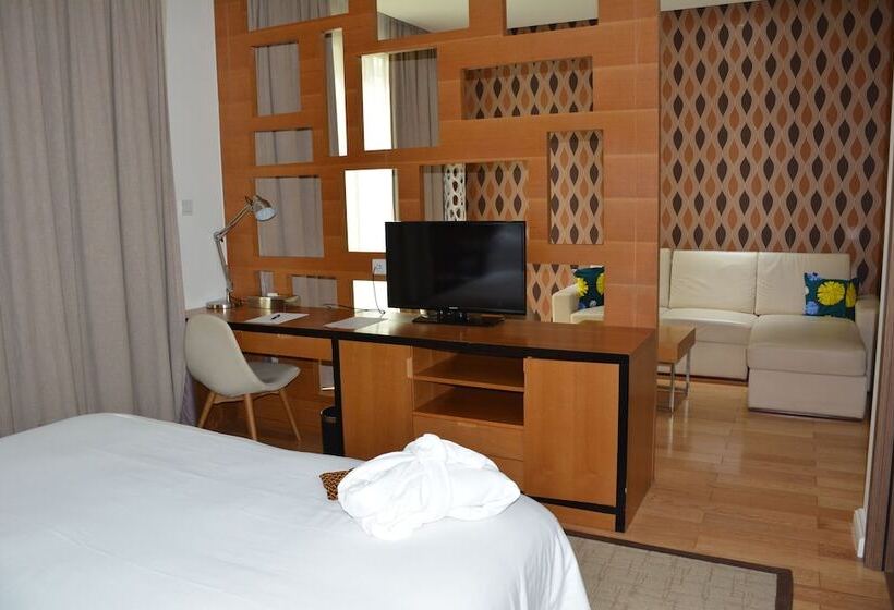 سوییت لوکس, Pefaco Hotel Maya Maya