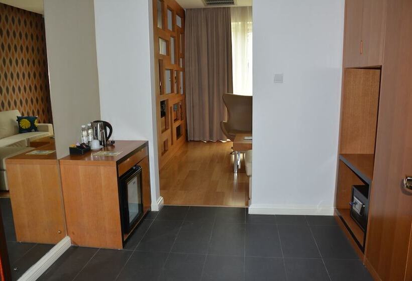 سوییت لوکس, Pefaco Hotel Maya Maya