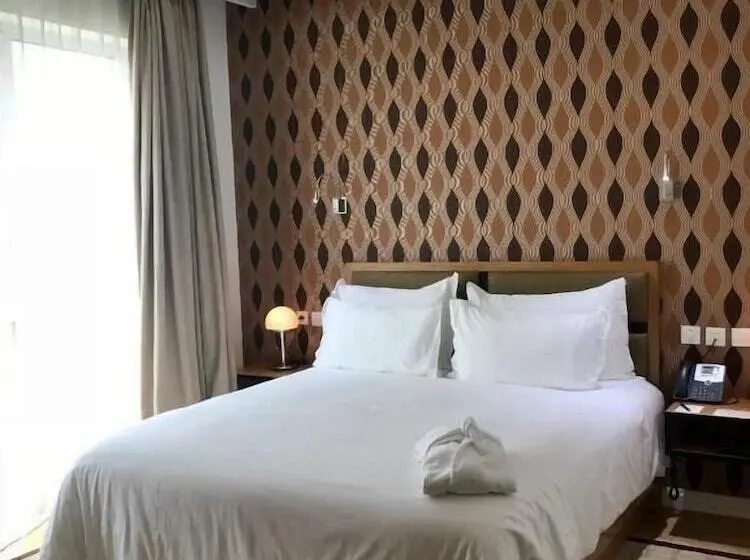 سوییت لوکس, Pefaco Hotel Maya Maya