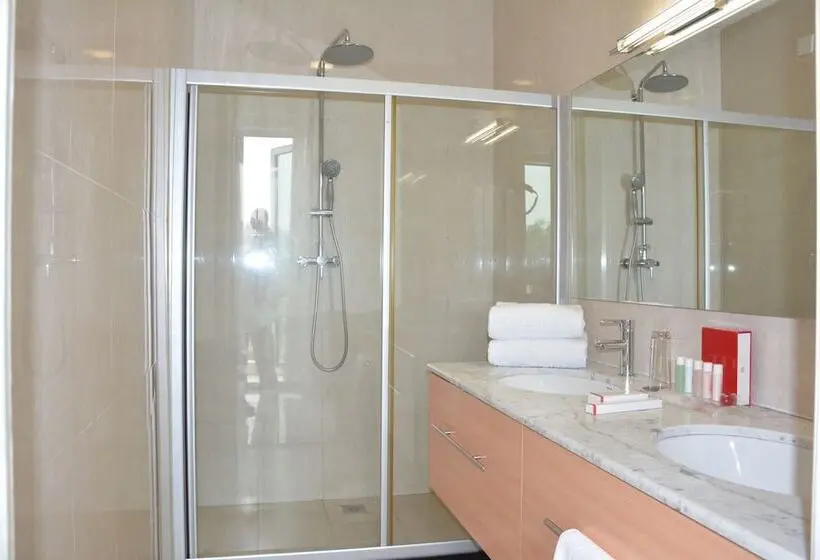 سوییت سوپریور, Pefaco Hotel Maya Maya