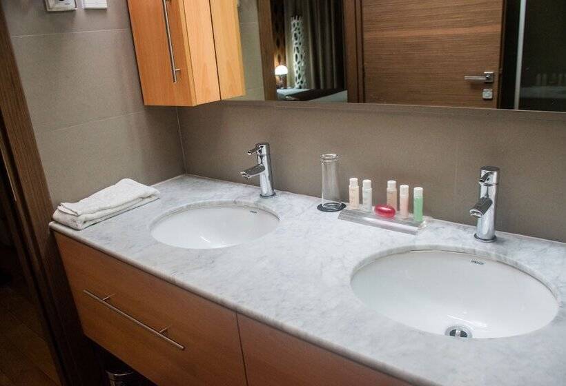 سوییت لوکس, Pefaco Hotel Maya Maya